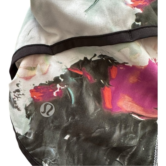 Lululemon speed it up shorts - Picture 4 of 6